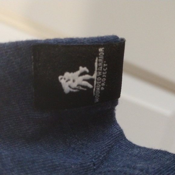 Under Armour Tee - Picture 2 of 5